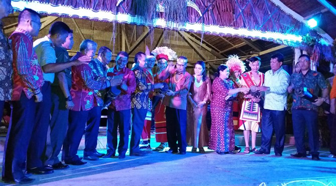Bupati Kepulauan Mentawai dan pimpinan DPRD serta OPD membuka FPM 2017